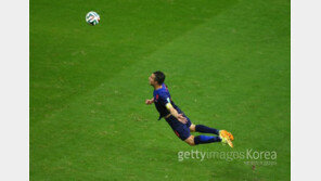 판 페르시 환상 헤딩골…전세계 축구팬 패러디 봇물