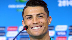 [비바 브라질]첫판 앞두고 만난 호날두, 기자들 ‘들었다 놨다’