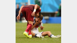 페페 성질 죽이지 못해 뮐러에 박치기…포르투갈 자멸