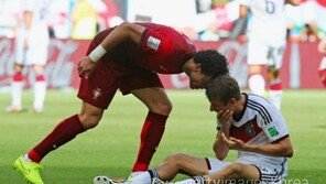 독일-포르투갈전, 페페, 넘어진 뮐러에 박치기 “세계 최고 미친 행동”