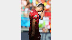 고개 숙인 호날두, 페페 박치기 퇴장만 아니었어도…