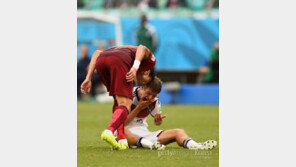 페페, 뮐러에게 박치기 후 퇴장, 안정환 “헤딩을 공에 해야지” 일침