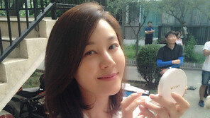 역시 피부미인…코리아나, 김하늘 광고사진 공개