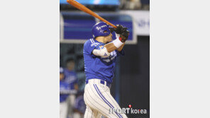 [포토] 이승엽, 역전 투런포 ‘완벽한 타격폼’