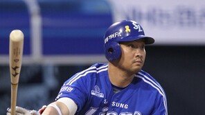 [포토] 삼성 채태인, 1타점 2루타… ‘역시!’