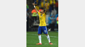 [고주(gozo)한 브라질] 국가 제창 90초 룰…브라질 관중들 반주 없이 완창 감동