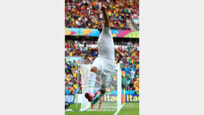 [한국 알제리] 한국, 전반에만 3실점… 수비 와르르