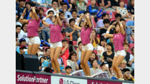 [포토] 김연정, 치어리더 동료들과 상큼한 응원! ‘시선 절로~’