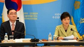 박대통령, 정홍원 국무총리 유임 결정… “정 총리의 사의를 반려했다”