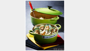 [우먼 동아일보 TV] 월드컵 특집! 벨기에 전통 홍합요리 ‘크림소스 홍합스튜’ 푸드 스타일리스트 오용은과 함께한 르크루제 원형 냄비 요리