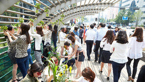 아모레퍼시픽, 청계천서 친환경 캠페인