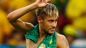 팬티 보여줬다 FIFA 조사받는 네이마르