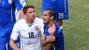 수아레스 4개월 선수 자격 정지…우루과이 FA “항소 할 것”