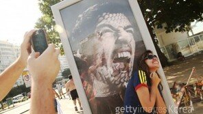 수아레스 징계, 4개월 선수 자격 정지…‘핵이빨’ 물려보기 광고 인기?