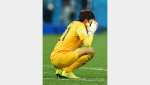 김승규 눈물 “한 경기만 더 뛰었으면…내 실수로 실점 아쉽다”