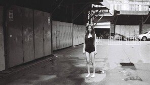 ‘에프엑스’ 설리 티저 공개, 수영복만 입고 길거리에서…