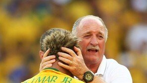 [브라질-칠레]‘마지막 키커’ 네이마르, 감독에게 안겨 ‘눈물 펑펑’