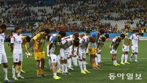 빈손 홍명보호, 공항·기내서도 ‘가시방석’