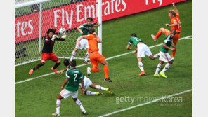 ‘MOM’ 오초아 ‘신들린’ 선방쇼에…배성재 “엽기적인 선방”