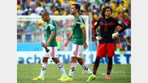 [포토]멕시코 오초아 ‘선방쇼’에도 패배…네덜란드 8강 진출