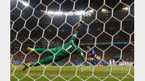 ‘철벽 수문장’ 나바스, 그리스 맹공 막아내…최우수 선수 선정 