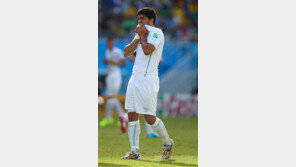 수아레스 “키엘리니와 팬들에 사과”