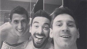 [아르헨티나-스위스]메시, 동료들과 인증샷 “큰 관문 넘었다”