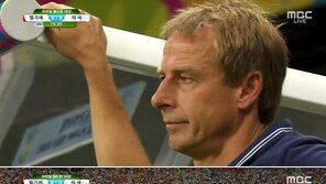 벨기에 미국, 전반 15분 슈퍼맨 관중 그라운드 난입…‘경기 중단’ 