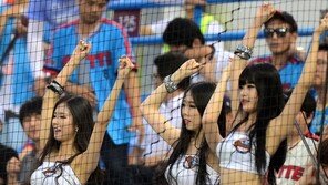 [포토] 치어리더, S라인에 농염한 섹시 댄스 ‘입이 쩍’