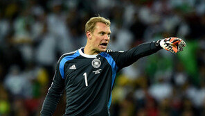 노이어 5경기 단 3골…온몸으로 슈퍼세이브