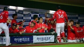 [포토] 박정권-김성현, 득점 성공에… 분위기UP
