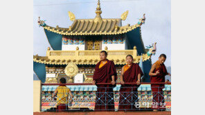 [이훈구 기자의 히말라야 2400㎞]<11>은둔의 티베트불교