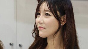 [포토]오토살롱 레이싱모델 ‘시선이 자꾸’ 