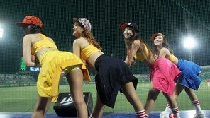 [포토] 치어리더, 단체로 뒤태 자랑… ‘섹시 폭발’