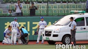 [포토] 최형우 부상, 앰블런스 까지? ‘시선 집중!’