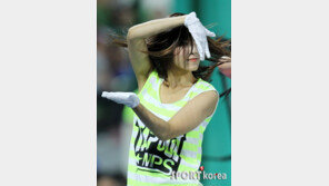 [포토] 치어리더, 긴 머리 휘날리며… ‘청순미↑’
