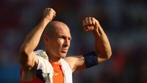 ‘오렌지군단의 심장’ 로벤, 브라질전 MOM 선정… 골든볼 후보