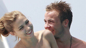 괴체보다 더 유명해진 ‘모델 여자친구’