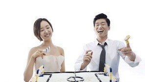 박지성 김민지 웨딩화보, 애정 뚝뚝 떨어지는 눈빛 “케이크보다 더 달달”