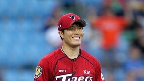 [포토] 김병현, 김태균에게 안타 허용… 안타까운 미소