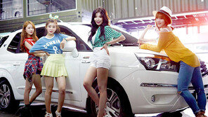 [CAR]“4분만 타봐도 푹∼” 포미닛, 코란도 투리스모 모델로
