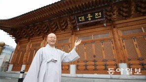 지홍 스님 “이 시대 불교의 역할은 중생의 고통을 끌어안는 것”