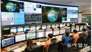 초속 7.9km 우주쓰레기 2만개… 위성교통사고, 우리가 막는다