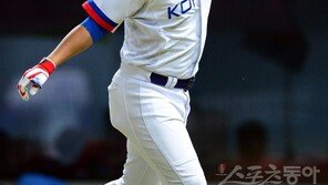 [포토] ‘한국 대만 야구 중계’ 강정호, 스리런 홈런 작렬 ‘기선제압’