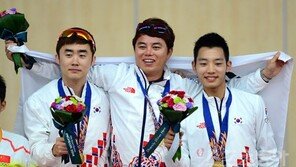 한국펜싱, 또 단체전 金 싹쓸이… 김예지, 8년 만에 조정 금메달