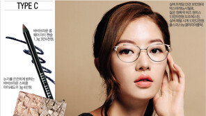 [우먼 동아일보] SHE'S GOT BETTE DAVIS EYES~ 여배우 눈빛 만드는 안경 메이크업 3
