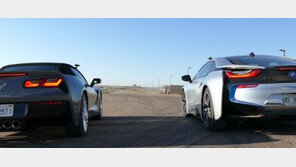 BMW i8 vs 콜벳 스팅레이, 드래그 레이스 최종 승자는?