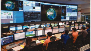 악! 우주 쓰레기 2만3000개, 총알보다 빠른 속도로…