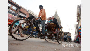 [이훈구 기자의 히말라야 2400㎞]<19>네팔 서민들의 택시 ‘릭샤’