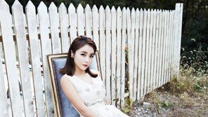 홍진영 첫 미니앨범 발표…위로의 노래로 컴백